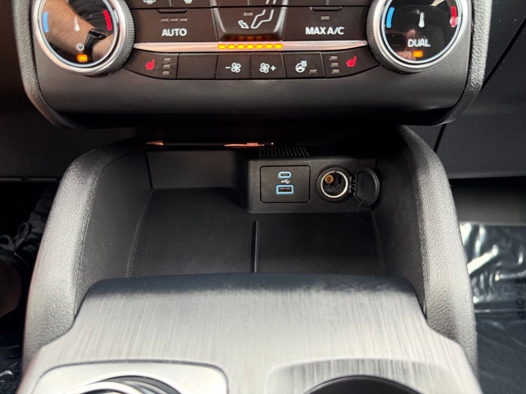 Used 2023 Oxford White Ford Active image 29