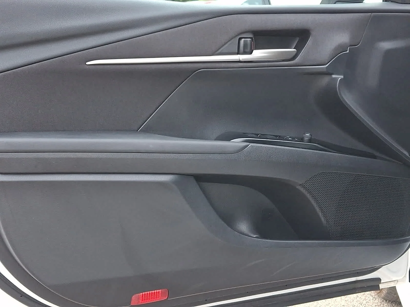 Used 2025 Ice Cap Toyota LE image 15