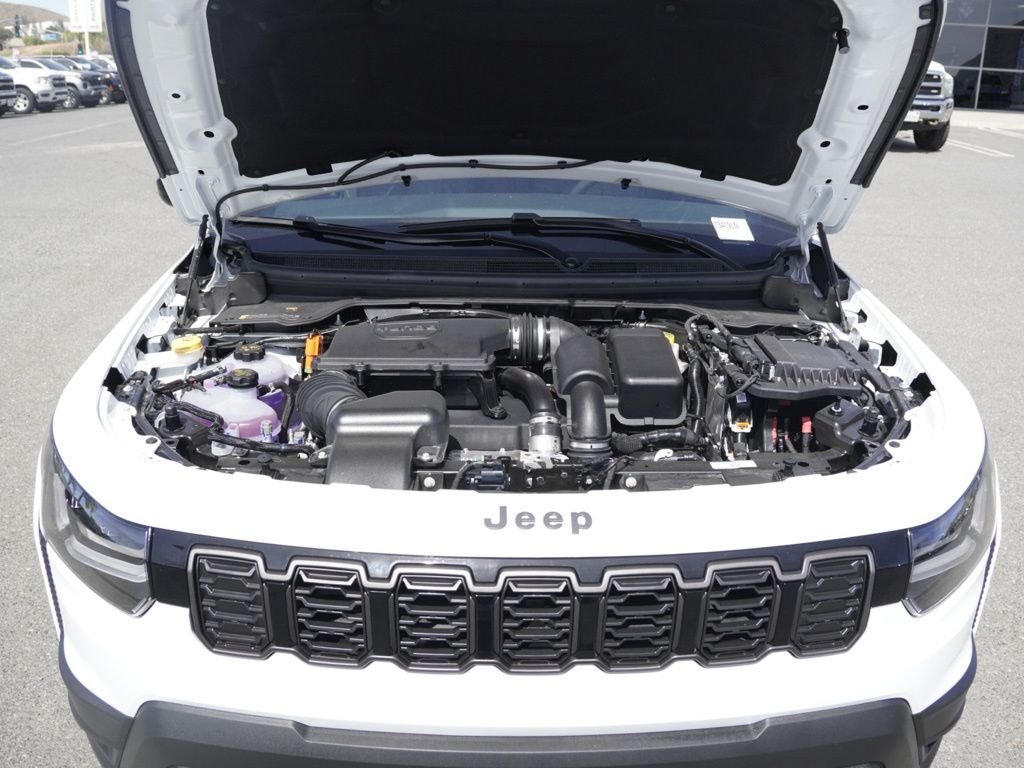 New 2026 Bright White Clear-Coat Exterior Paint Jeep Laredo image 28