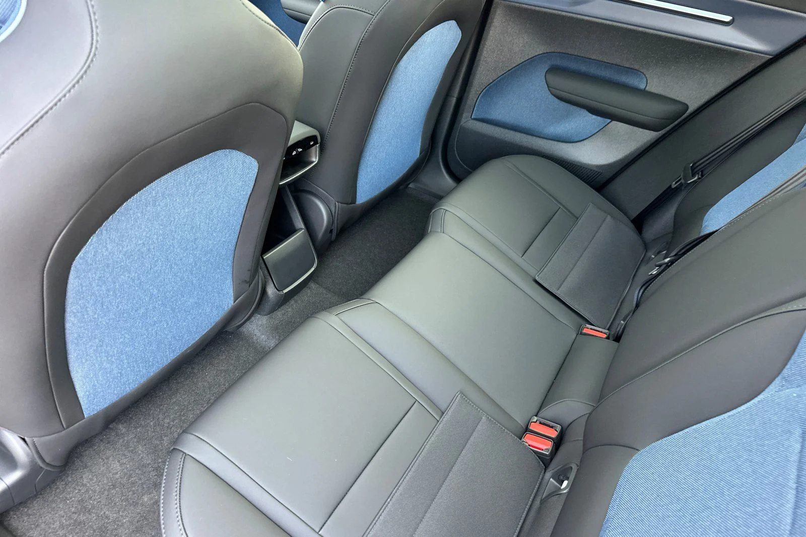 New 2026 Crystal White Volvo Ultra image 11