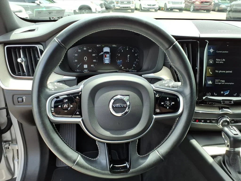 Used 2020 Bright Silver Metallic Volvo Inscription image 15