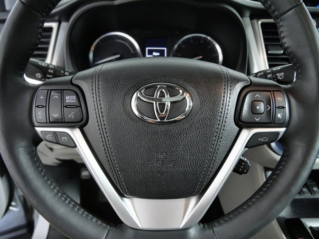 Used 2016 Silver Toyota Limited Platinum image 22