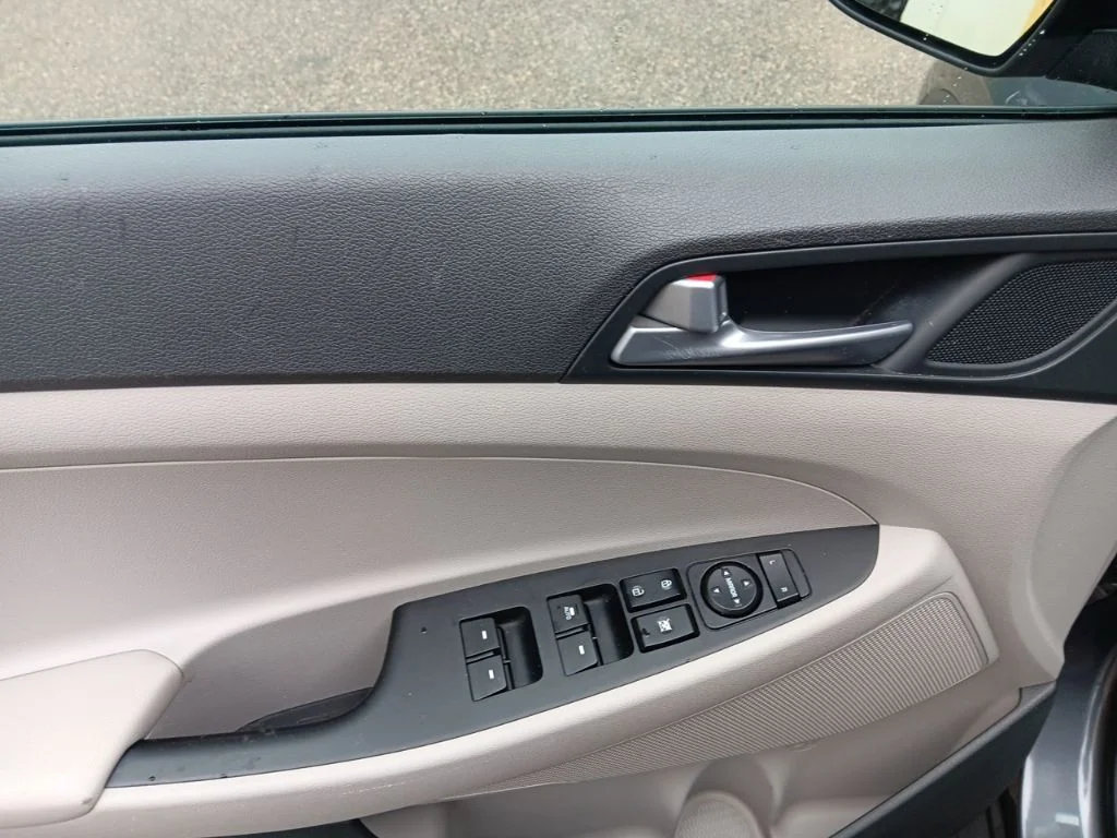 Used 2016 Coliseum Gray Hyundai SE image 15