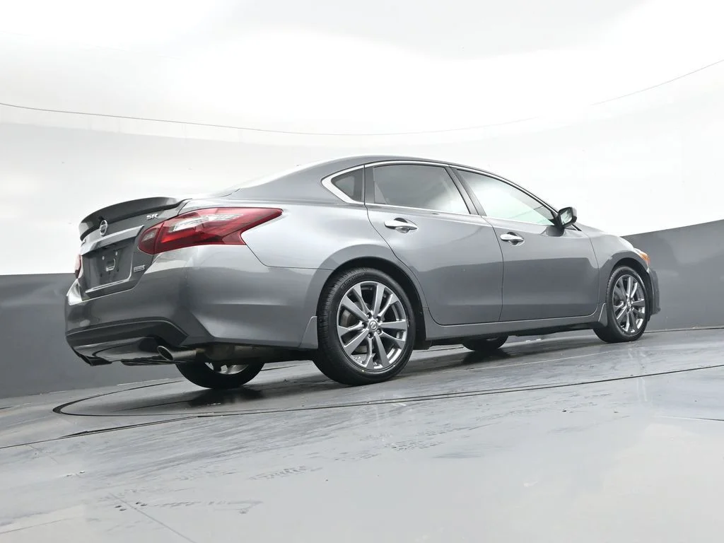 Used 2018 Gray Nissan 2.5 SR image 34