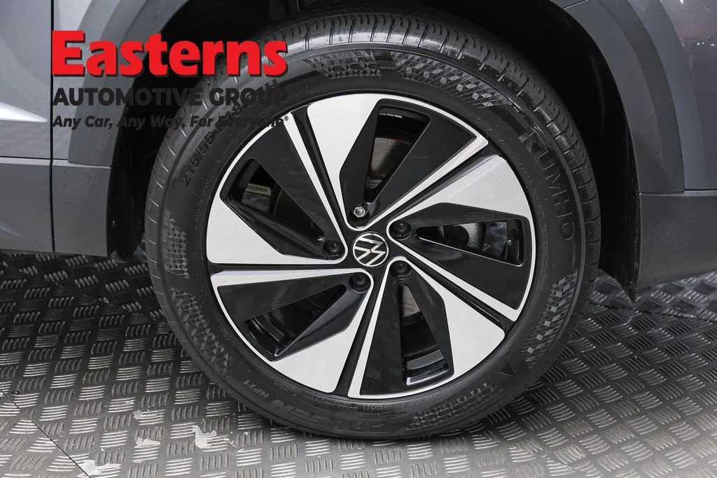 Used 2025 Gray Volkswagen 1.5T SE image 30