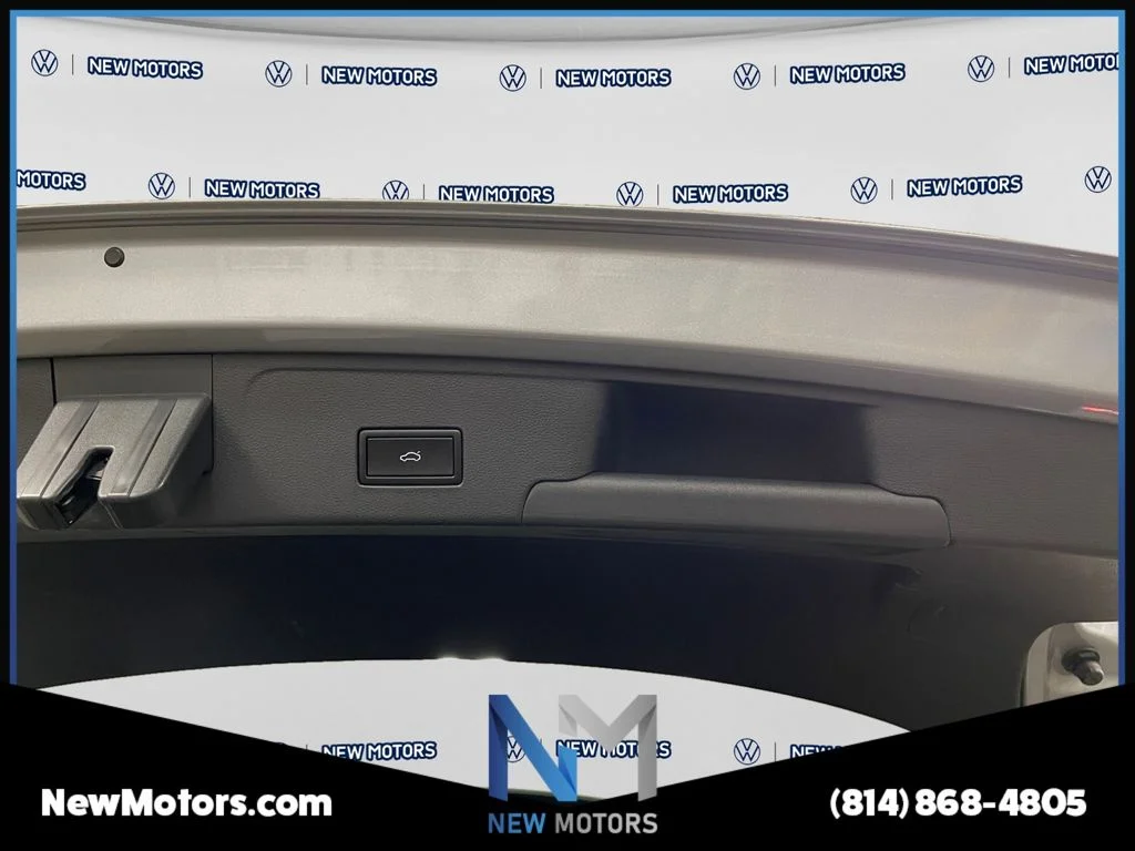 Used 2021 Pyrite Silver Metallic Volkswagen 3.6L V6 SE w/Technology R-Line image 17