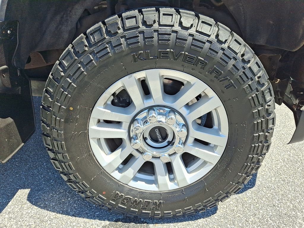 Used 2018 Silver Ford XLT image 9