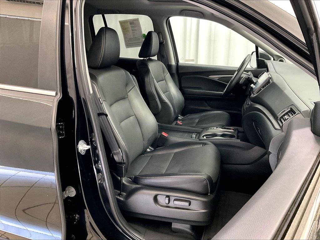 Used 2023 Black Honda RTL image 11