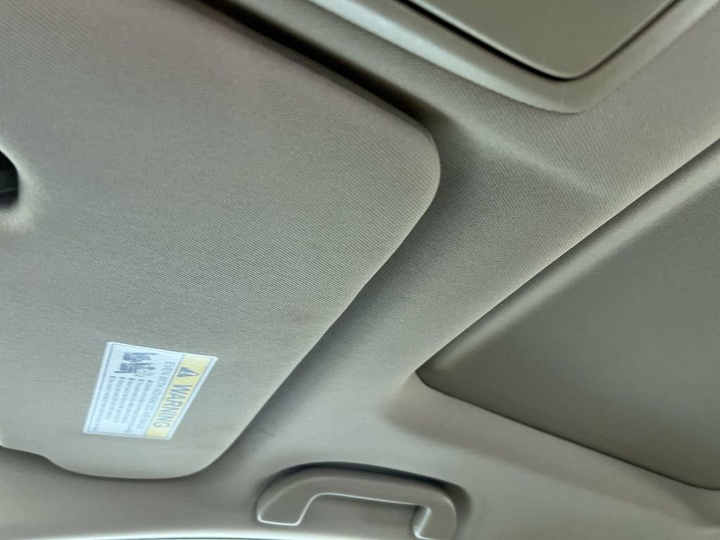 Used 2022 White Honda EX image 15