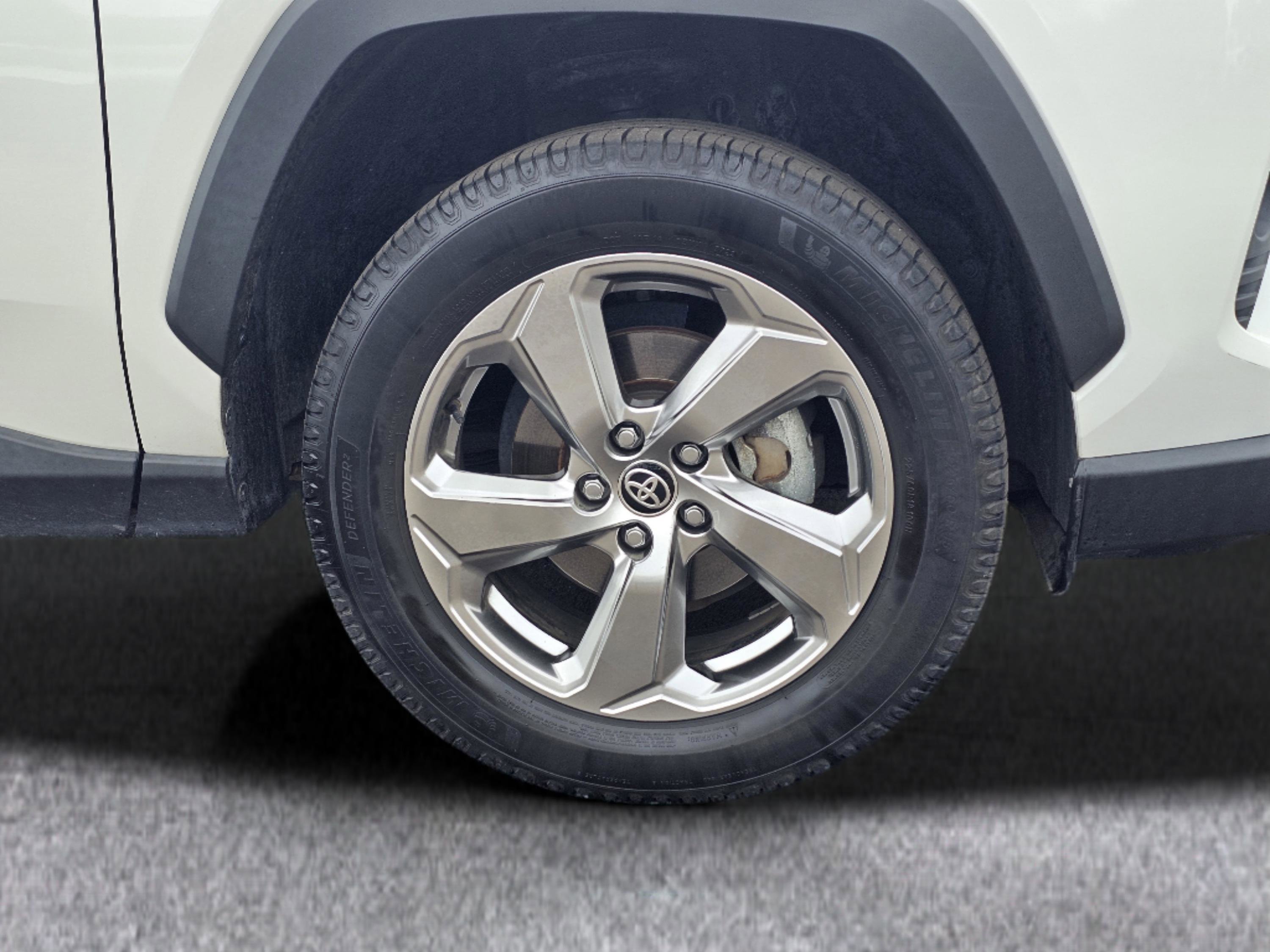 Used 2021 Blizzard Pearl Toyota Hybrid XLE Premium image 6