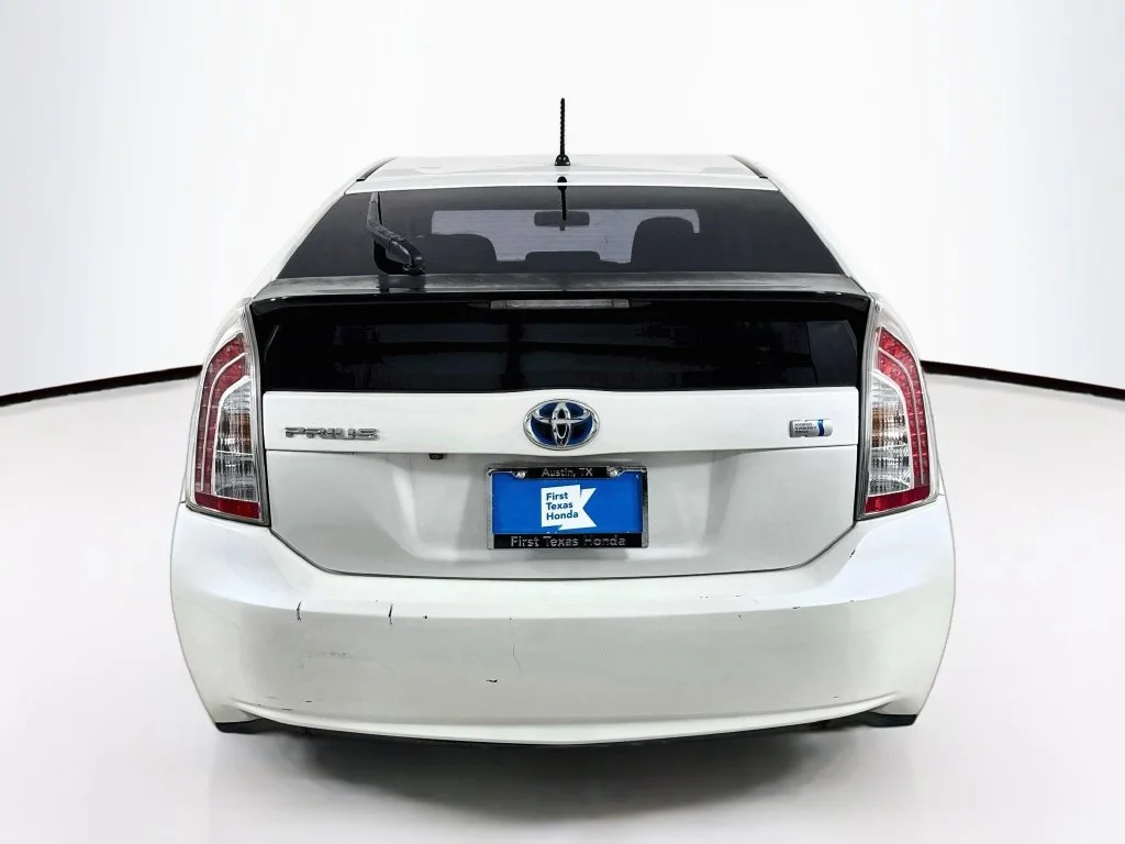 Used 2015 Blizzard Pearl Toyota Two image 6