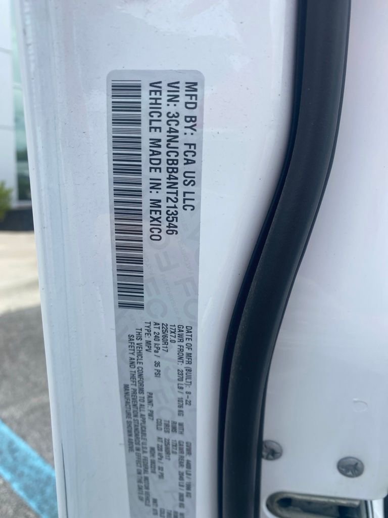 Used 2022 White Jeep Latitude image 11