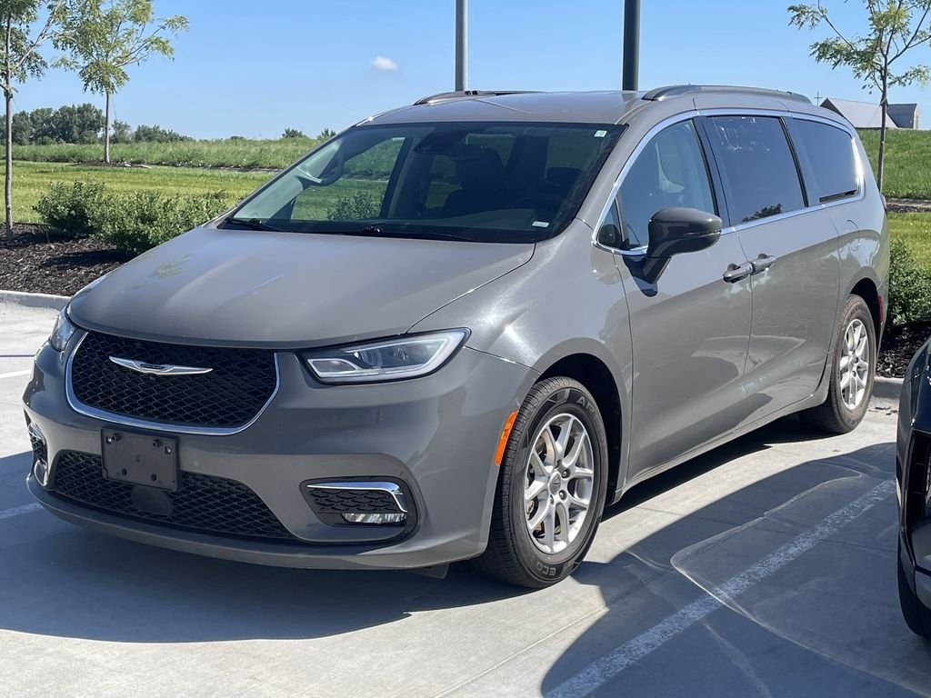 Used 2022 White Chrysler Touring L image 1