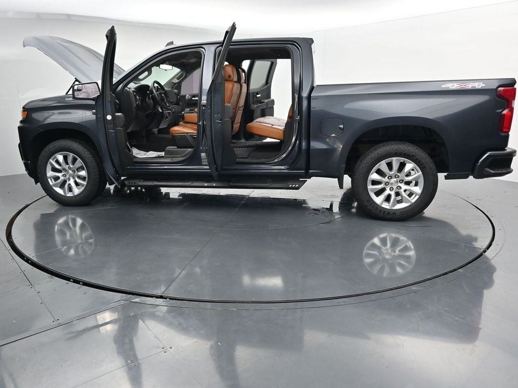 Used 2021 Gray Chevrolet Custom image 40