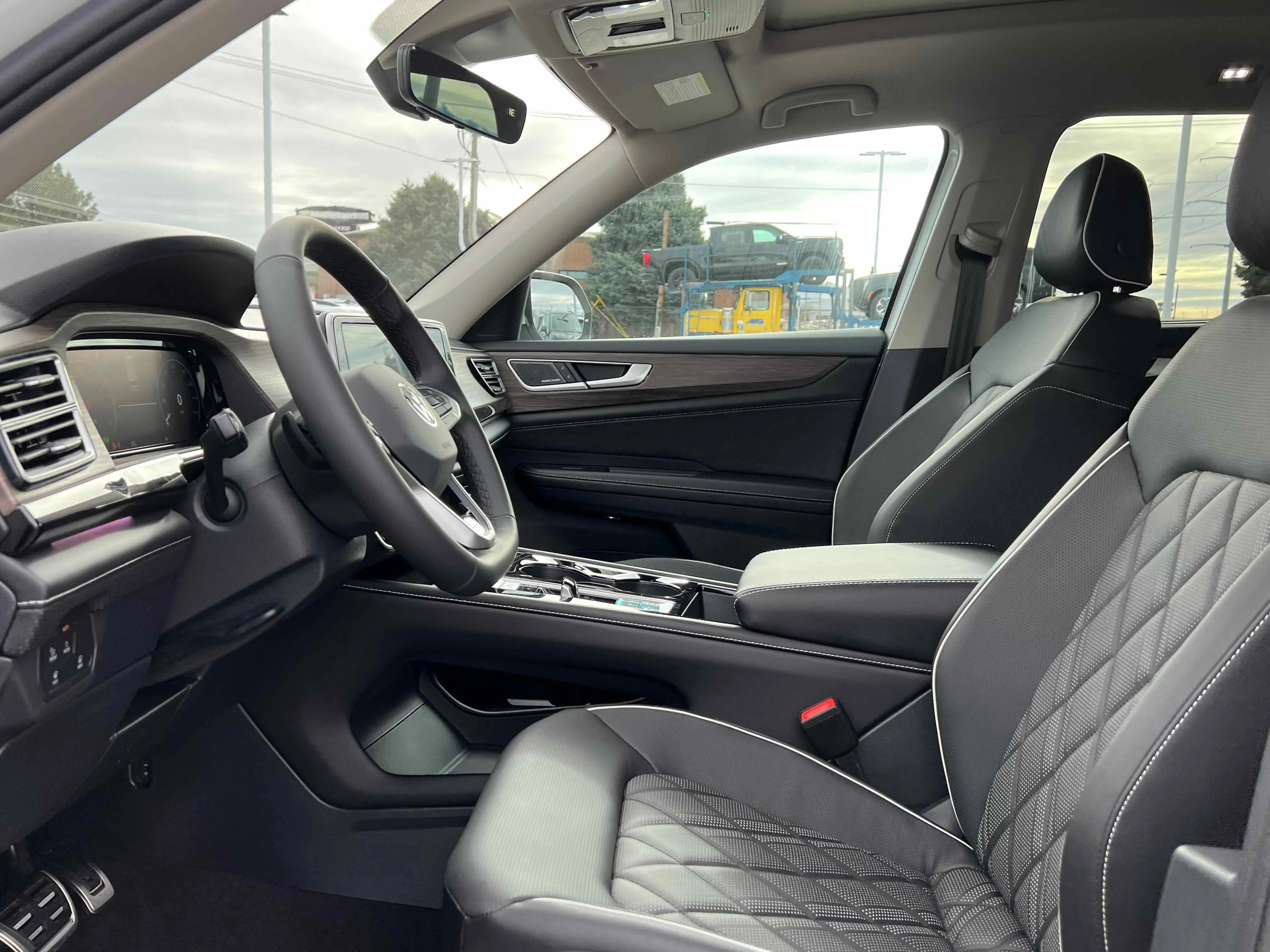 New 2026 Opal White Volkswagen 2.0T SEL Premium R-Line image 4