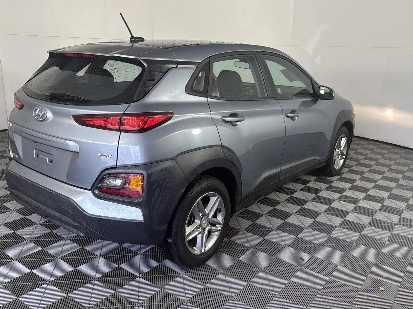 Used 2020 Sonic Silver Hyundai SE image 6