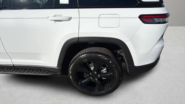 Used 2025 White Jeep Limited image 37