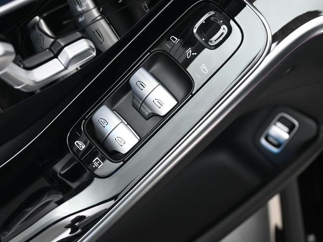 Used 2025 Black Mercedes-Benz S 580 image 13