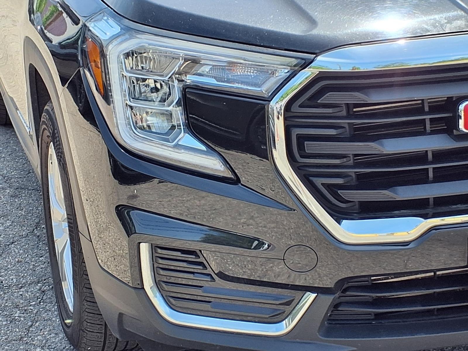 Certified Used 2024 Ebony Twilight Metallic GMC SLE image 13