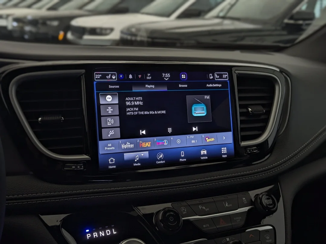 New 2026 White Chrysler Select - - AWD - 3.6L Pentastar V6 - Adaptive Cruise Control - Blind Spot Monitor & More! image 21