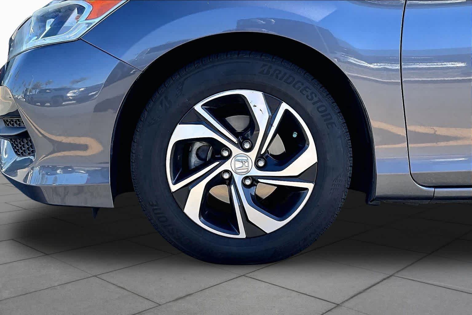 Used 2017 Modern Steel Metallic Honda LX image 10