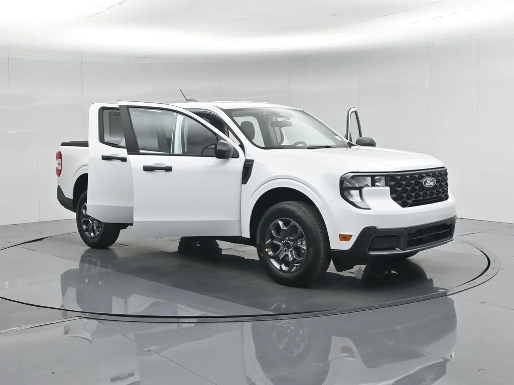 New 2026 Oxford White Ford XLT image 30