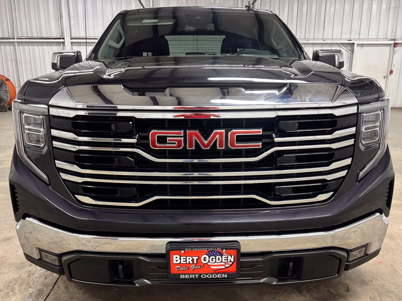 Used 2022 Silver GMC SLT image 2