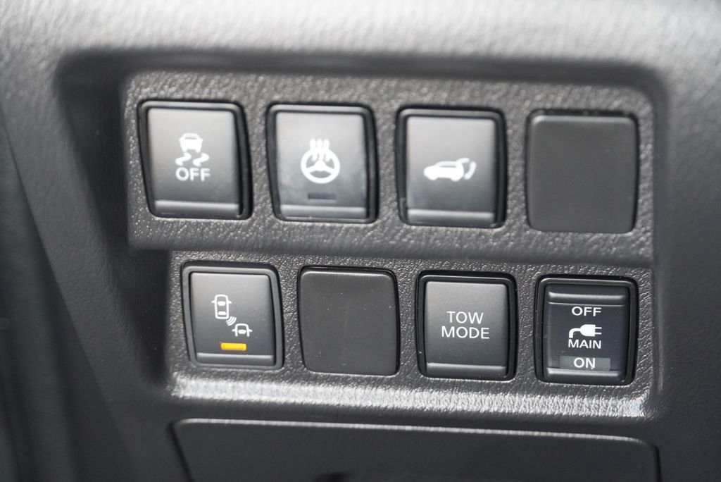 Used 2018 Silver Nissan Platinum image 26
