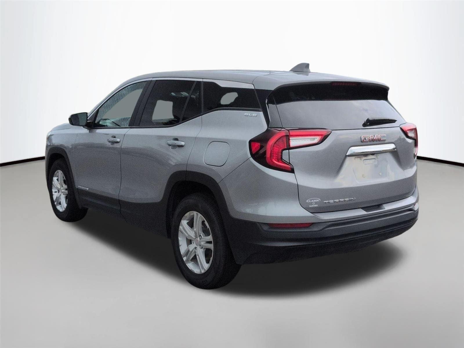 Used 2024 Sterling Metallic GMC SLE image 3
