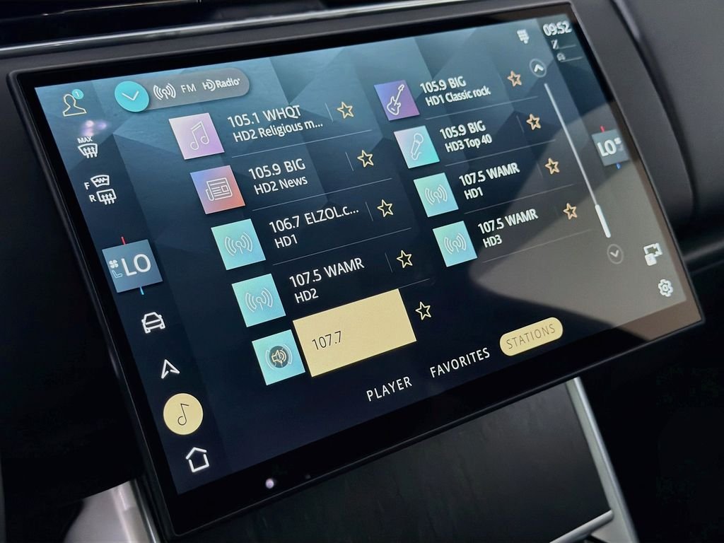 New 2027 Fuji White Land Rover SE image 15