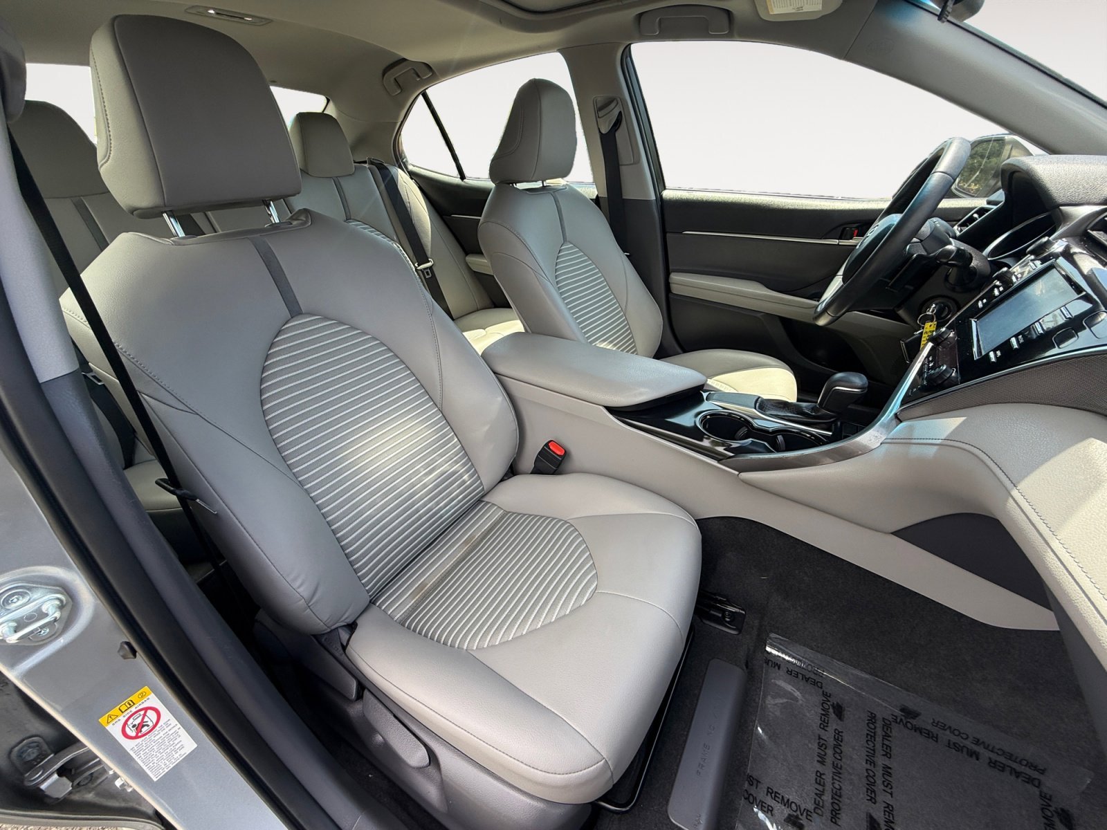 Used 2018 Celestial Silver Metallic Toyota SE image 19