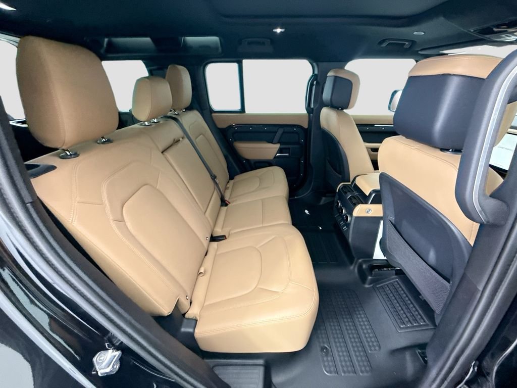New 2026 Santorini Black Land Rover X-Dynamic SE image 21