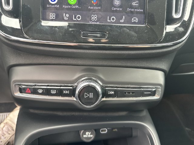 2023 Volvo XC40 Plus - Photo 27