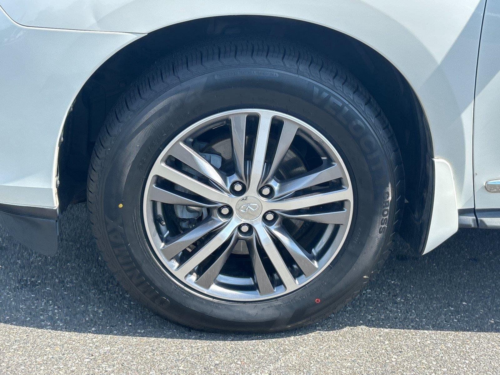 Used 2020 Majestic White INFINITI LUXE image 10
