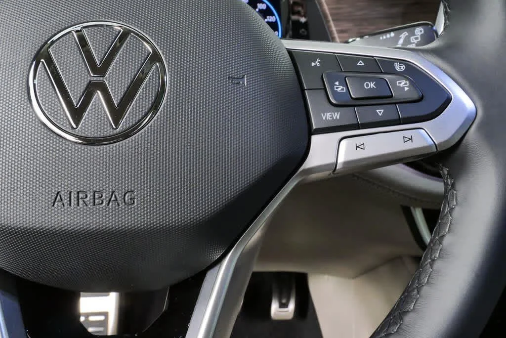 New 2026 Pure Gray Volkswagen 2.0T SEL Premium R-Line image 10