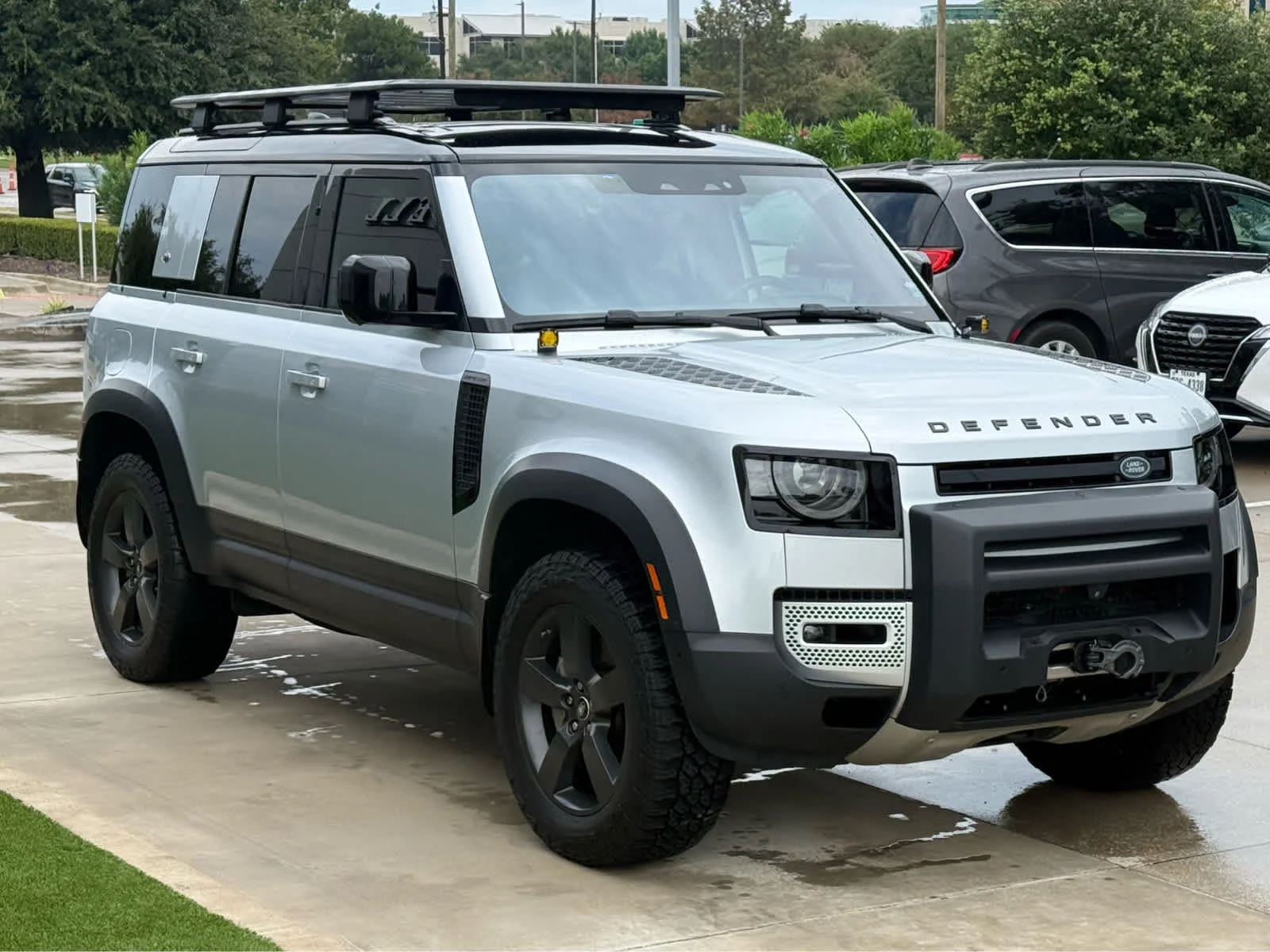Used 2020  Land Rover First Edition image 7