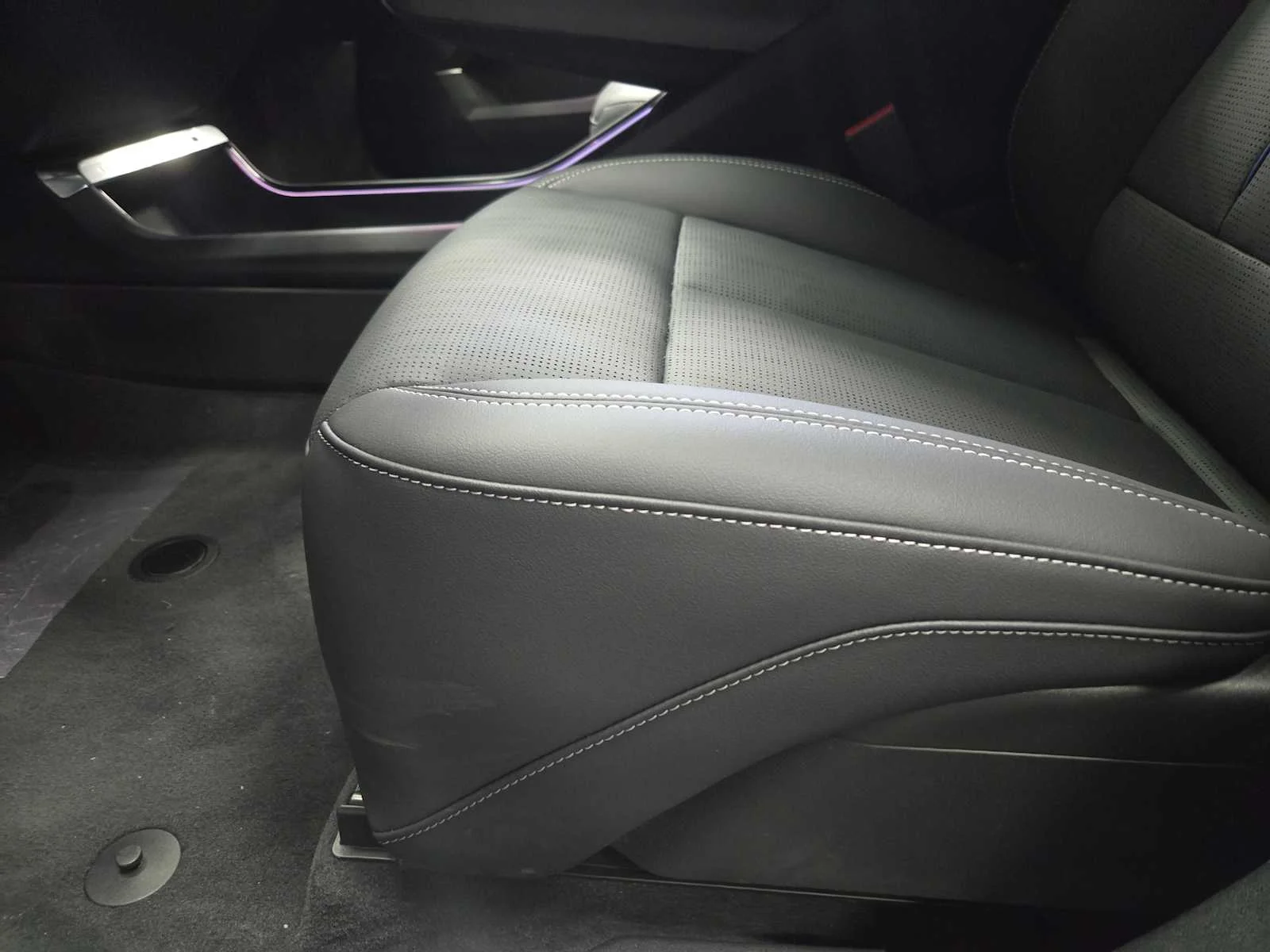 2027 Cadillac LYRIQ Luxury - Photo 17