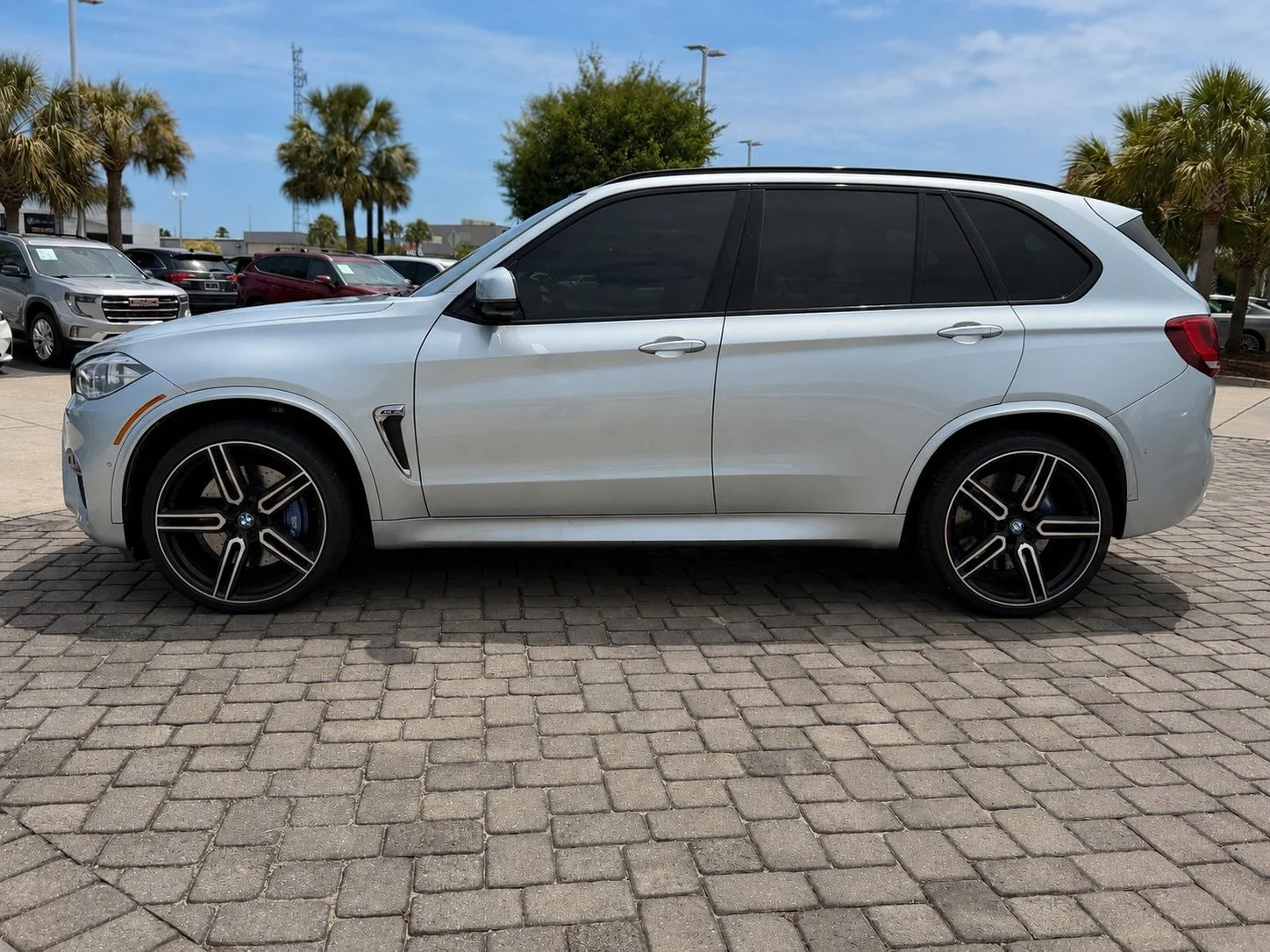 Used 2018 Silverstone Metallic BMW Base image 12