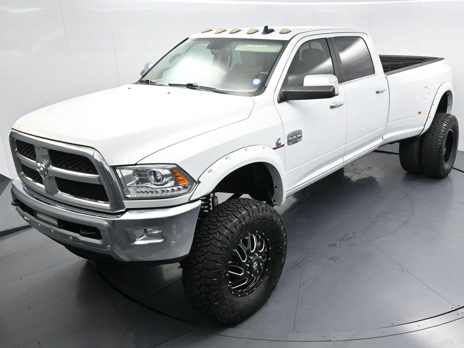 Used 2018 Bright White Clearcoat Ram Laramie Longhorn image 39