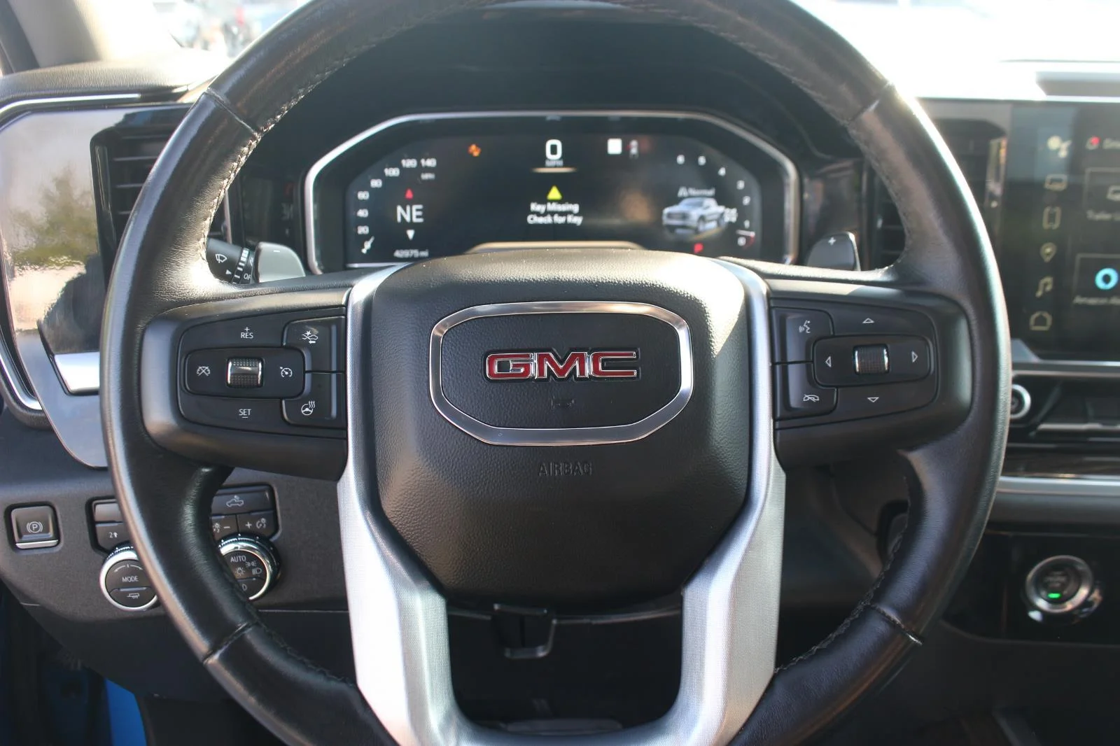 Used 2022 Dynamic Blue Metallic GMC Elevation image 20
