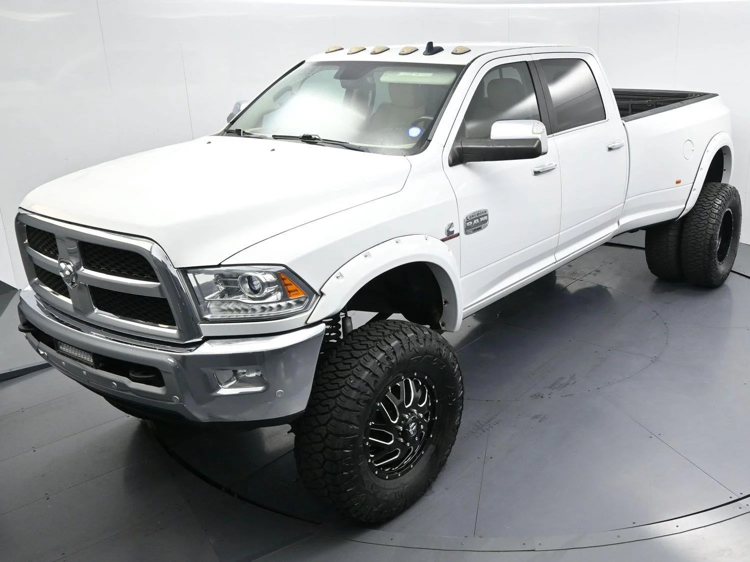 Used 2018 Bright White Clearcoat Ram Laramie Longhorn image 39