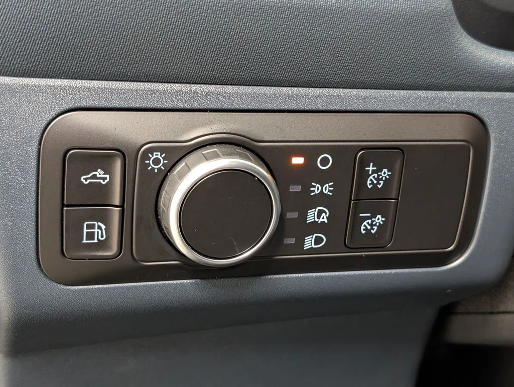 New 2026 Oxford White Ford XLT image 9