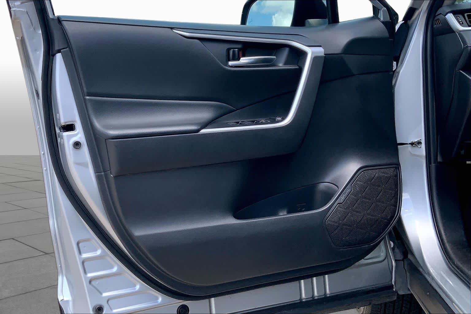 Used 2024 Silver Sky Metallic Toyota XLE image 21
