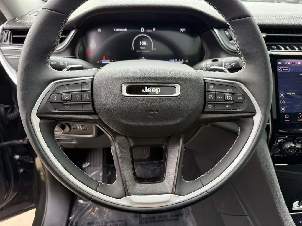 Used 2024  Jeep Limited image 20