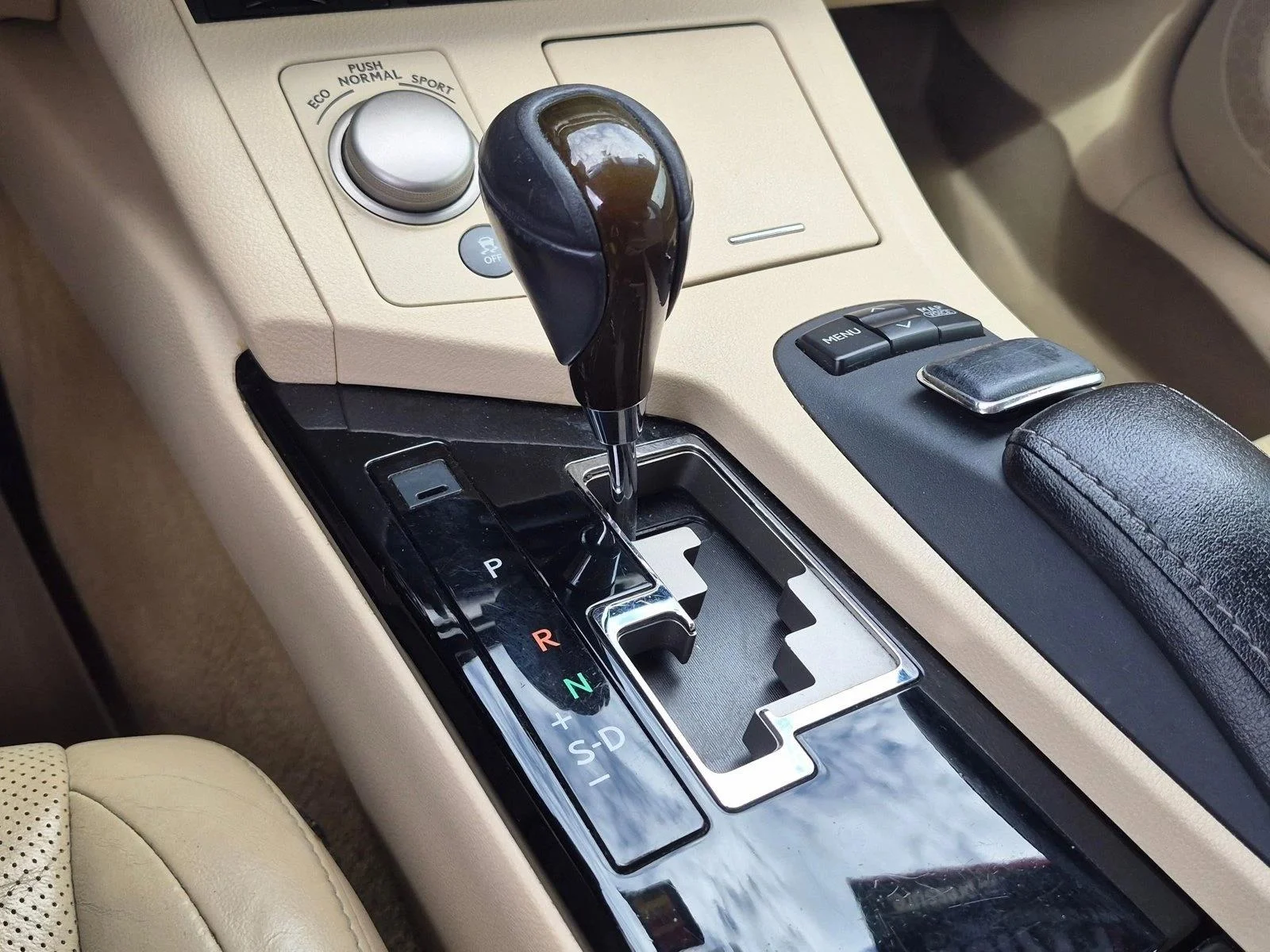 Used 2013 Starfire Pearl Lexus 4dr Sdn image 13