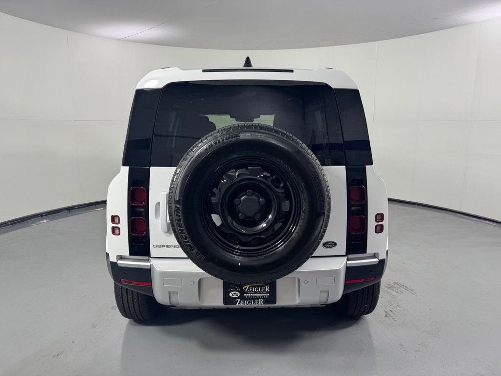 Used 2022 White Land Rover Standard image 6