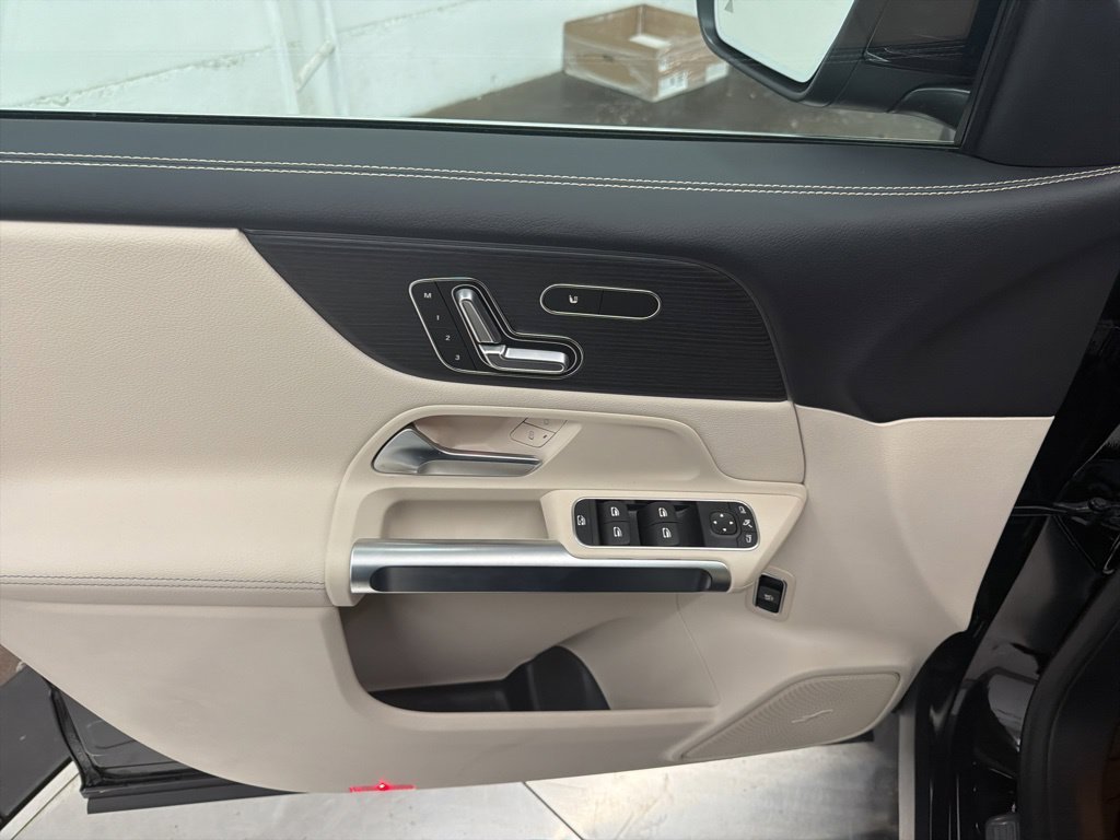 Used 2026 Black Mercedes-Benz GLB 250 image 16