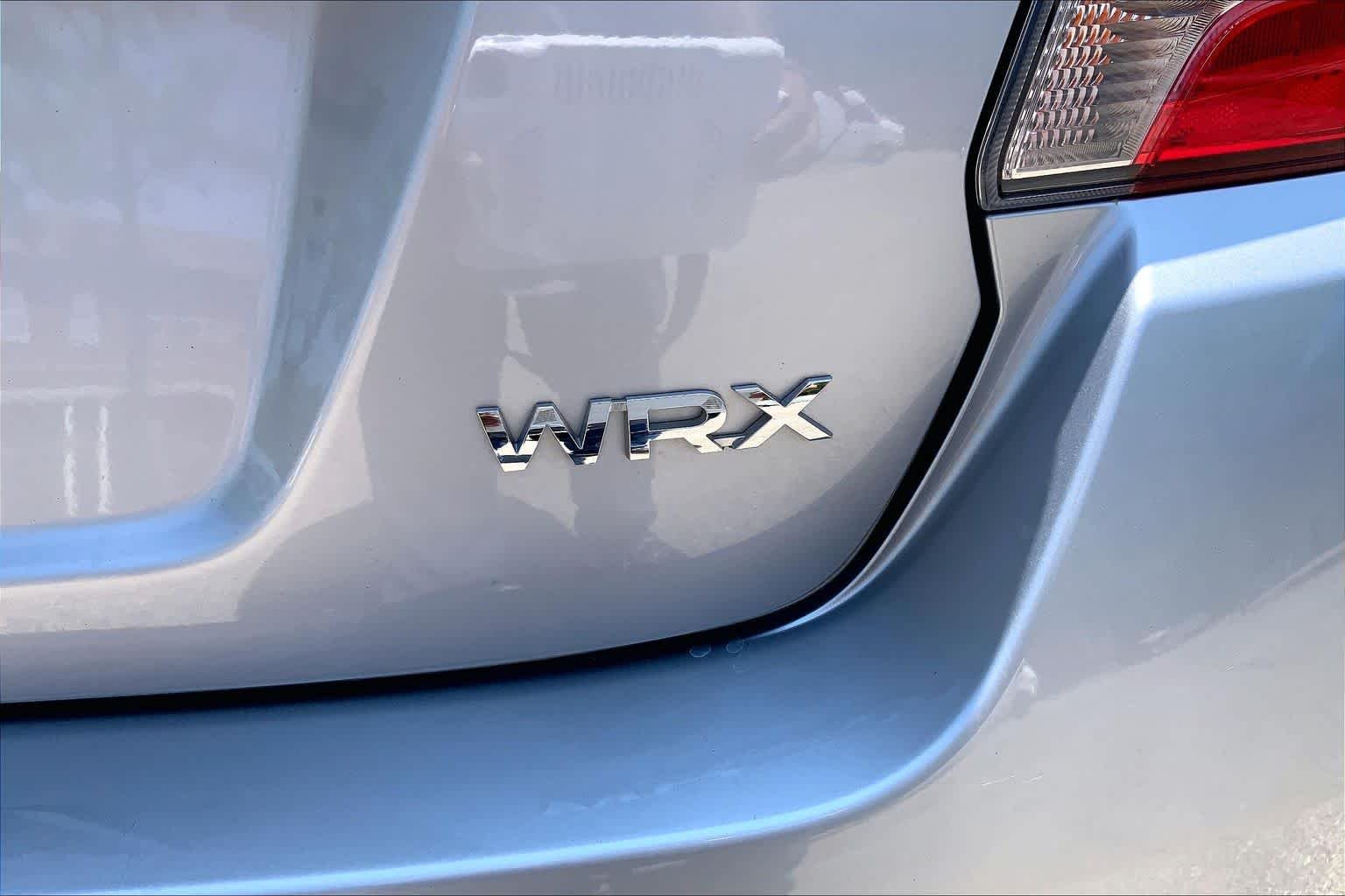 Used 2020 Ice Silver Metallic Subaru Premium image 10