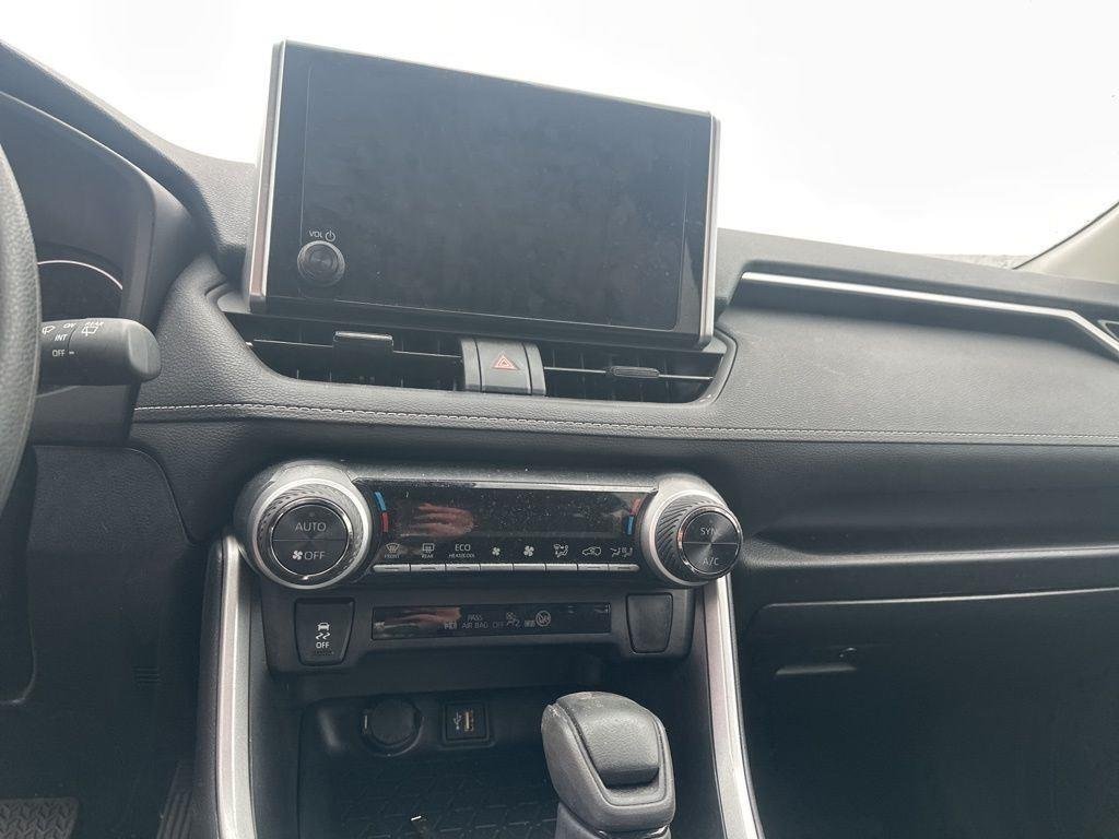 Used 2025 Ice Toyota LE image 9