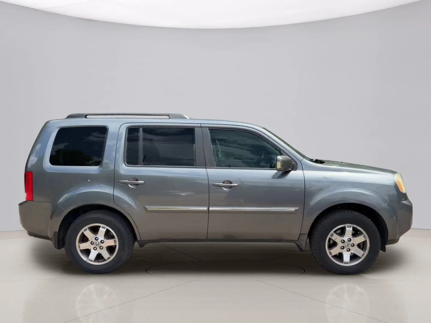 Used 2010 Gray Honda EX-L 4WD image 4